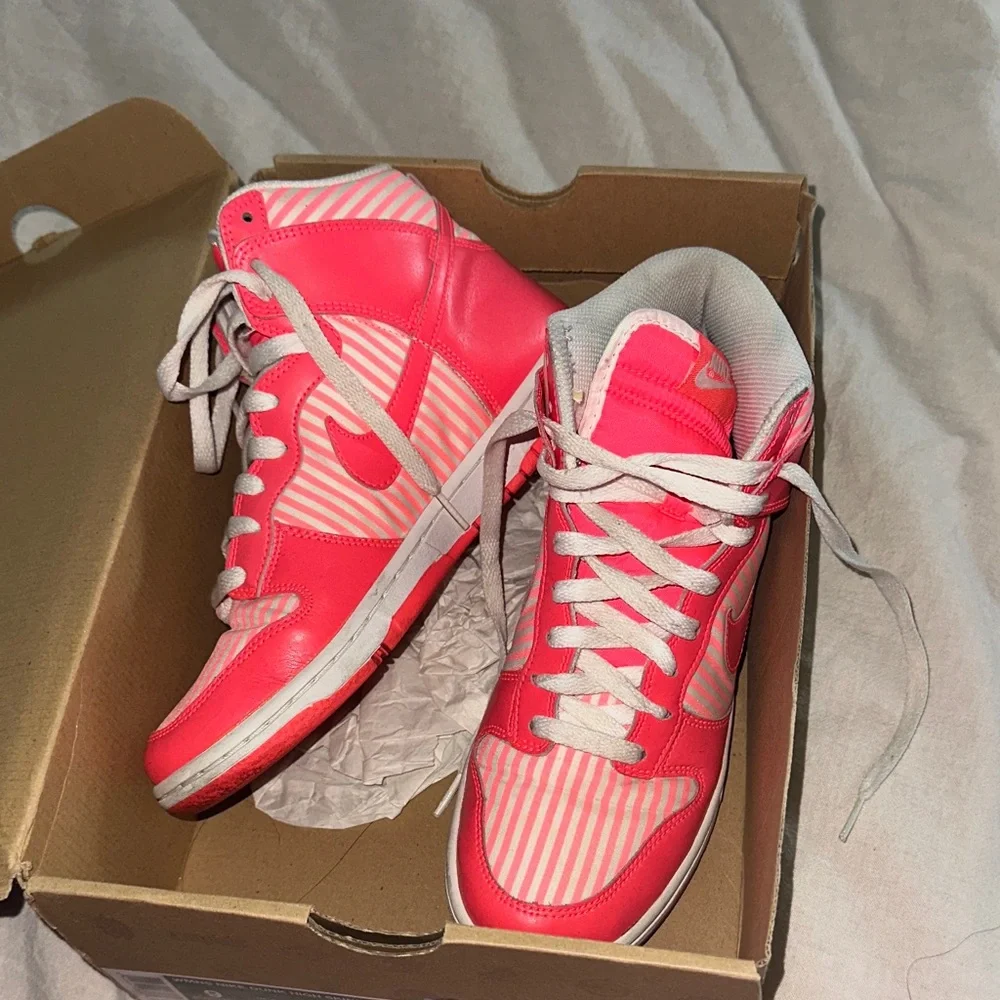 Nike Pink and White Striped Sneakers - Picture 9 of 9